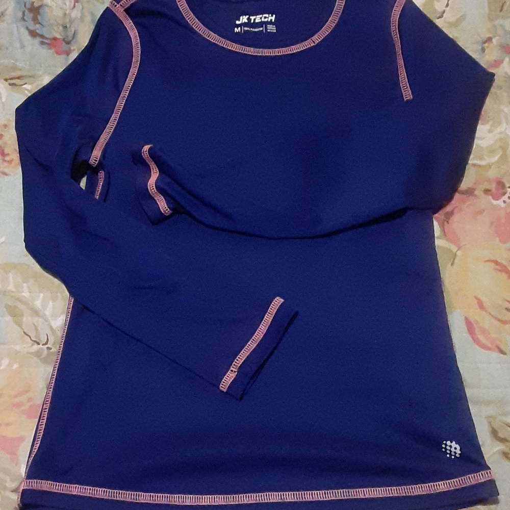 Girls long sleeve athletic top.